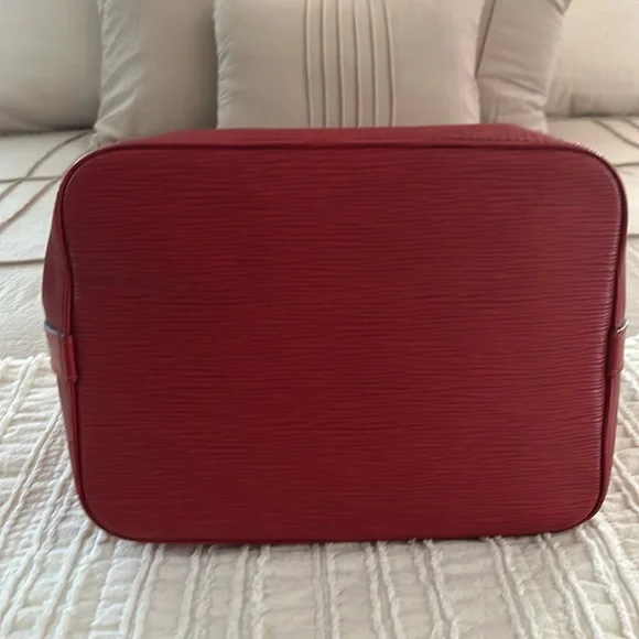 Louis Vuitton Epi Noe - Picture 4 of 16